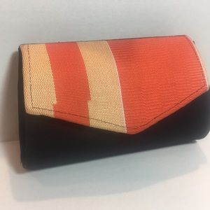 💝🇬🇭 Elegant hand woven Kente clutch from Ghana.